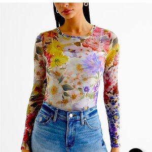 Fitted Mesh Floral Crew Neck
Long Sleeve Bodysuit